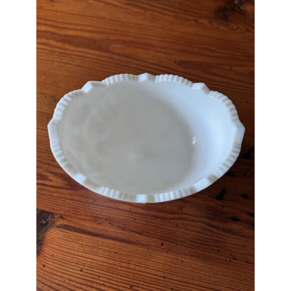 Vintage Kemple Toltec Pattern Milk Glass Oval Pedestal Scalloped Edge Bowl Wowza - Picture 3 of 11
